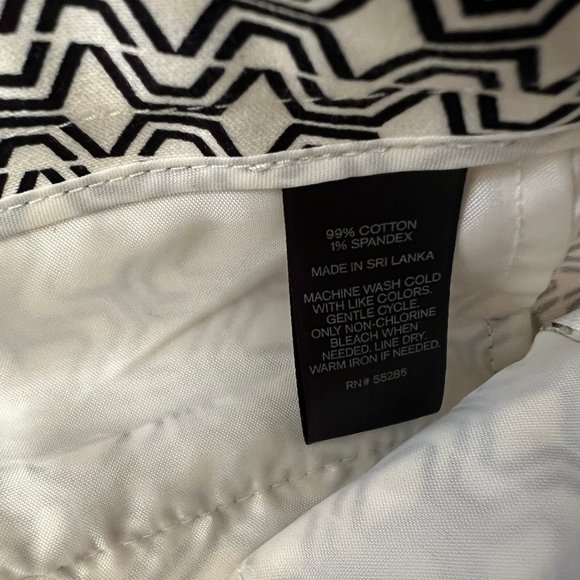 Express Geometric Pattern Shorts Size 2 - Picture 3 of 5